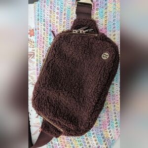 Lululemon Everywhere Belt Bag EBB Large 2L Fleece in  Brown Earth/Gold